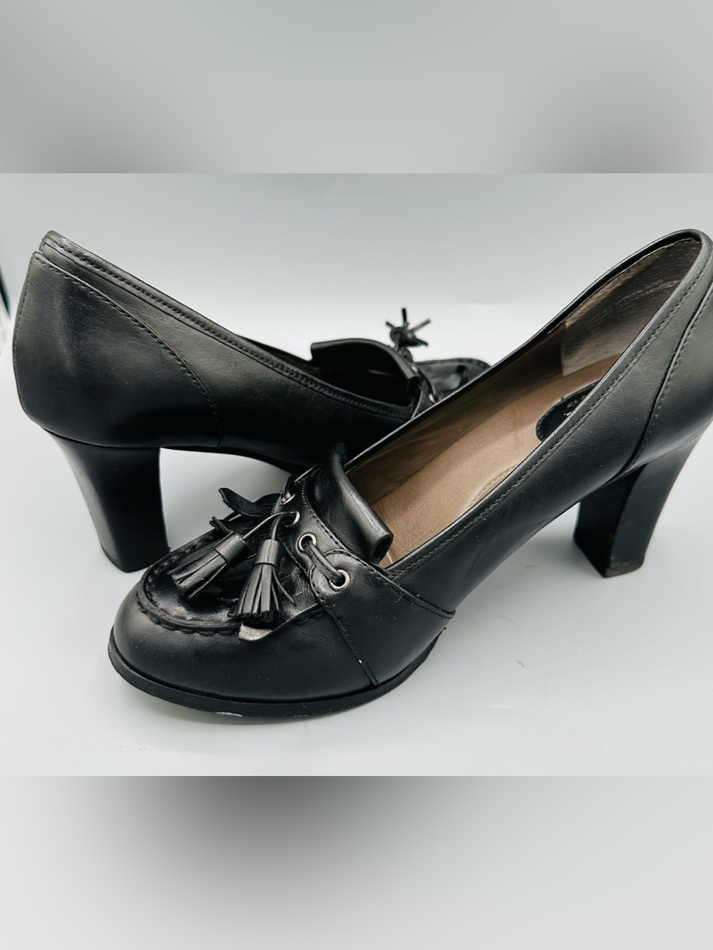 Umberto Ruffini Classic Black Tassel Pumps size 37